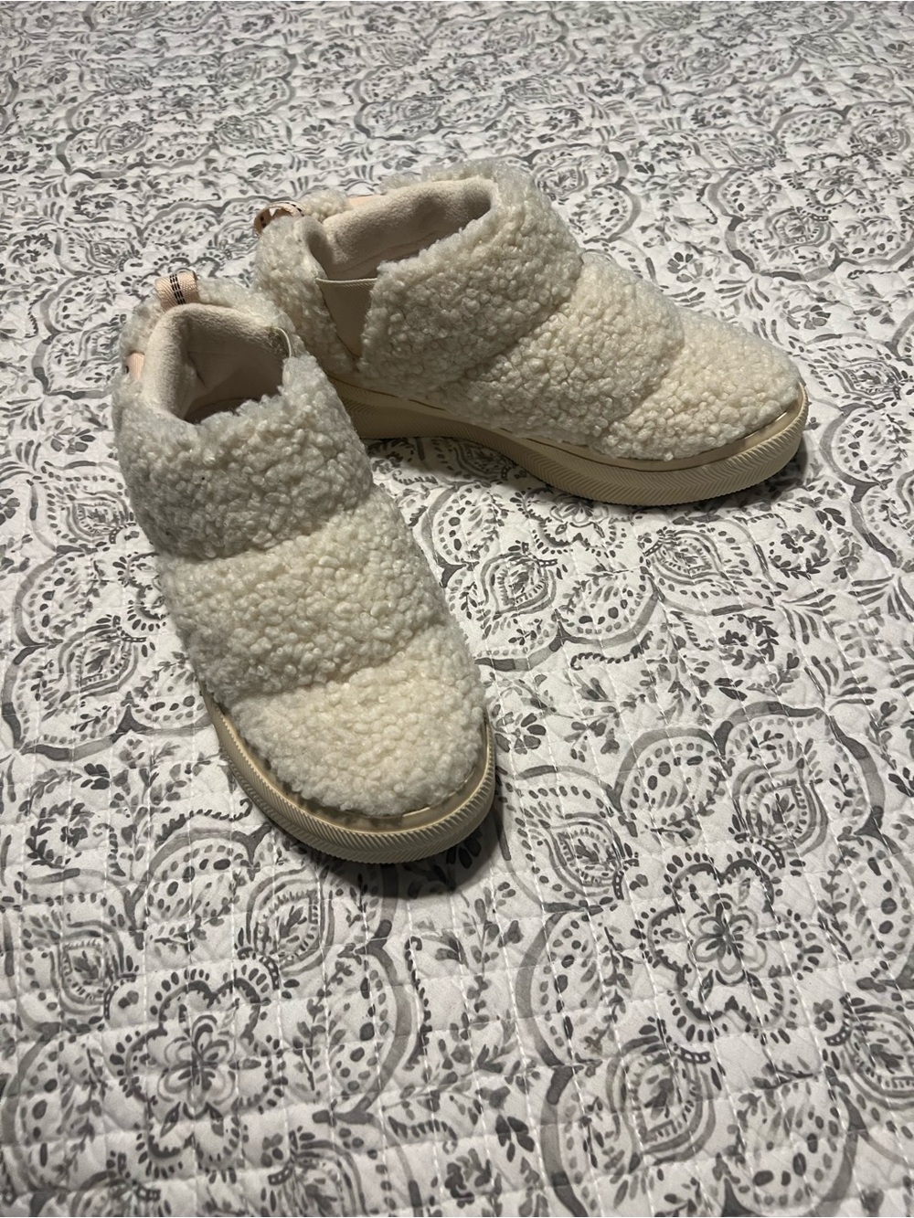 Sorel out  n about  Cream Sherpa-Lined Slip-On Sneakers worn once